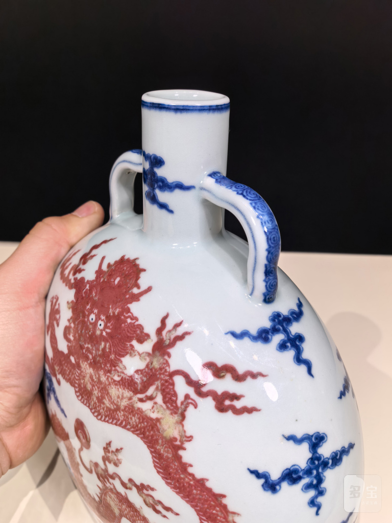 清乾隆 青花釉里红龙纹抱月瓶 - 图21